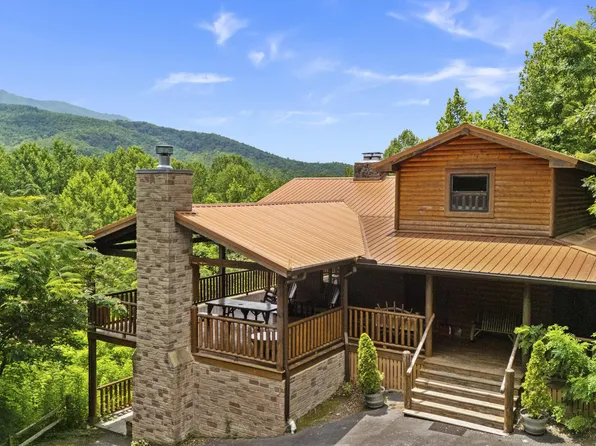 4750 Townsend Dr, Gatlinburg, TN 37738