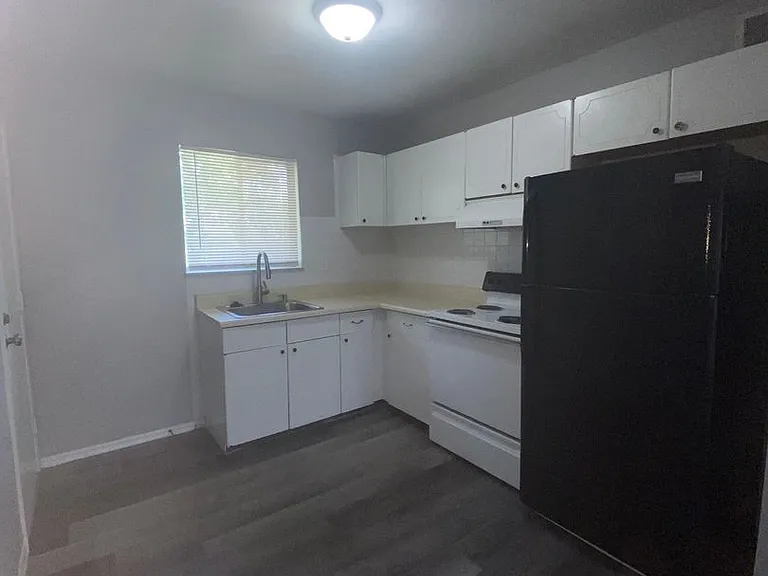 Northbrook Apartments — Photo 27