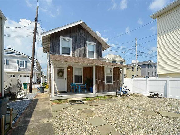 3rd image of 456 Asbury Ave
