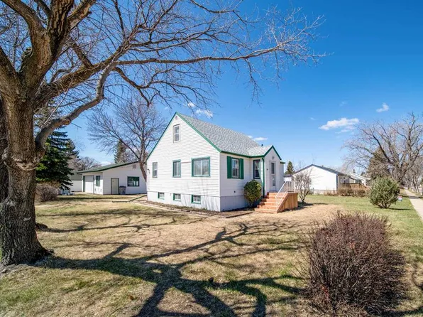 737 E 9th Ave, Wainwright, AB T9W 1B9