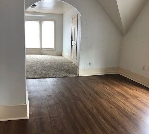 4th image of 2527 W Lincoln Ave