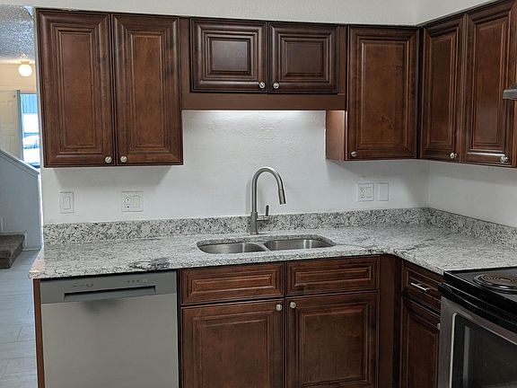 3rd image of 116 Lori Anne Ln