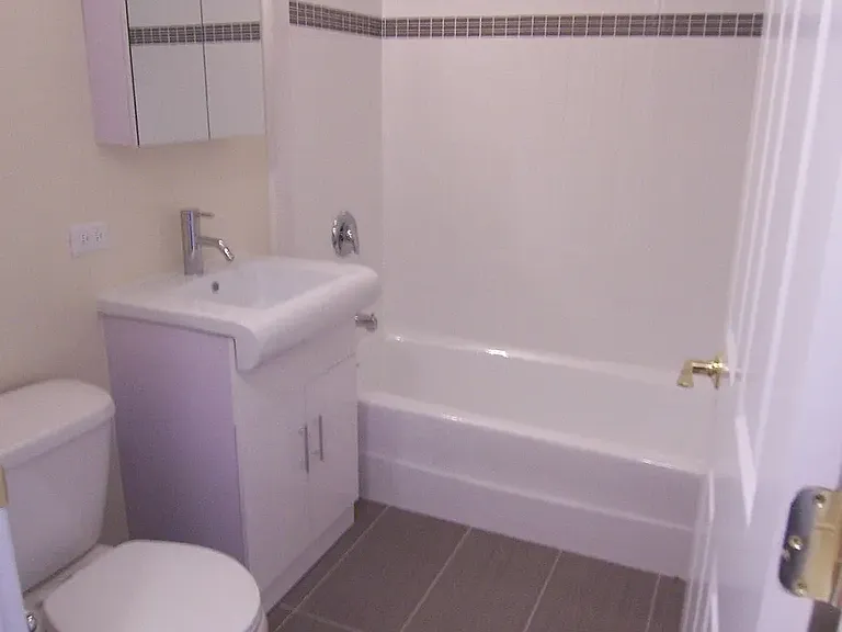 29 Cooper St #5C — Photo 4