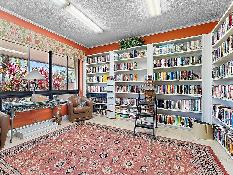 671 SW South River Dr #105 — Photo 36