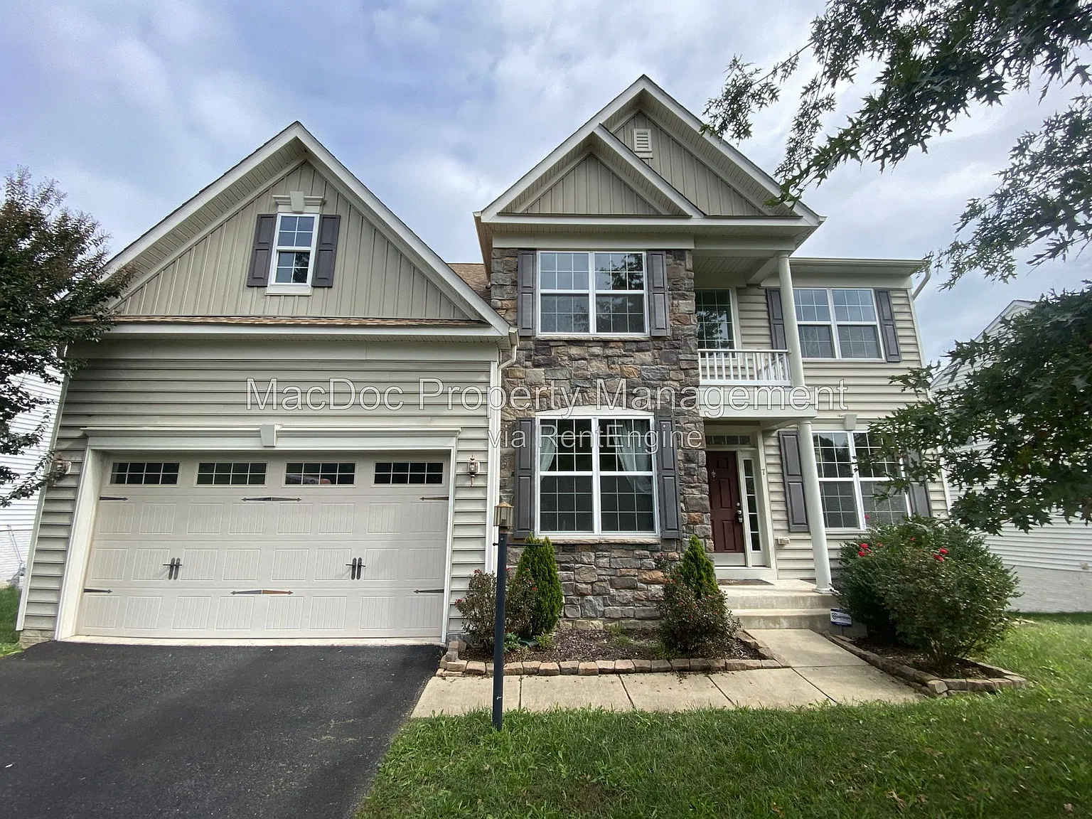 4 bed, 2.5 bath, 2638 sqft, $3,295 — Photo 1