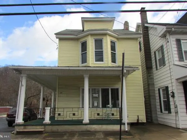 215 Center St, Coal Township, PA 17866