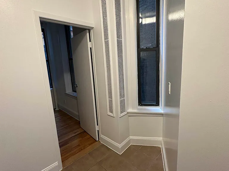 21 Leroy St #11 — Photo 4