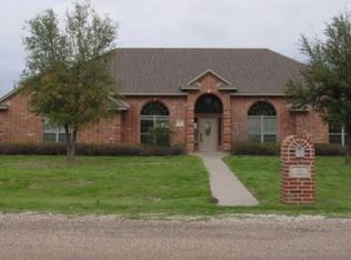 111 Carriage Dr, Waxahachie, TX 75165