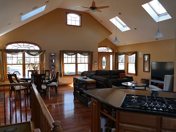 4th image of 2 Teakwood Dr