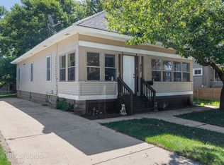 842 S 4th St, Aurora, IL 60505