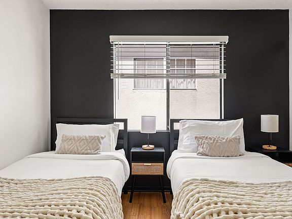 4th image of 1823 Pelham Ave #B