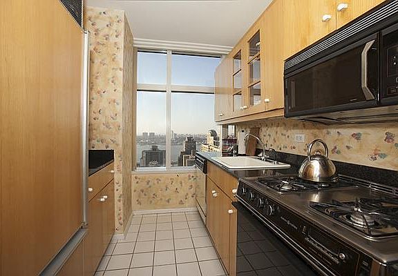 4th image of 160 W 66th St APT 32B