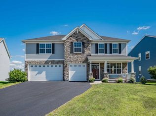 4 Pond Ct, Bolingbrook, IL 60490