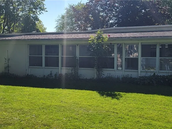 27 Lakewood Vlg, Medina, NY 14103