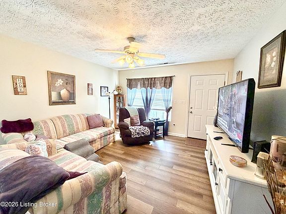 4th image of 111 Clover Ct