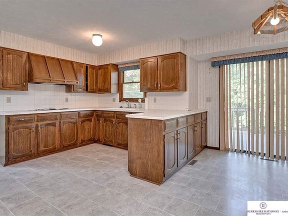 3rd image of 414 N Martin Dr