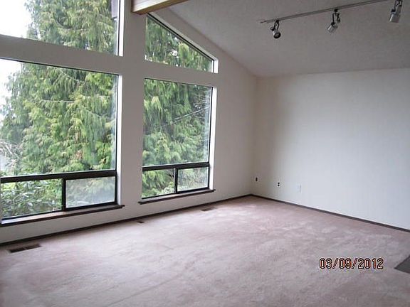 2nd image of 1007 Crown Dr