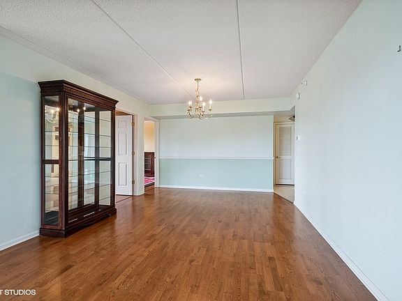 5th image of 6815 N Milwaukee Ave APT 610