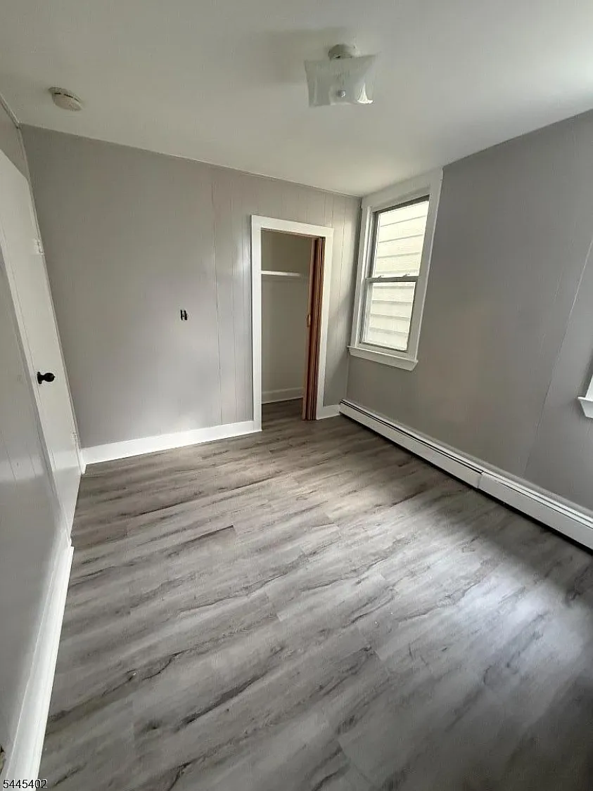 2 bed, 1.0 bath, 800 sqft, $1,800 — Photo 2