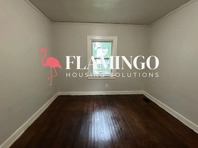 38 Pointview Ave — Photo 3