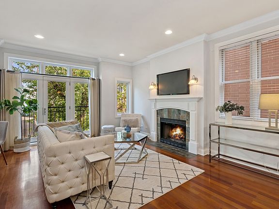 2nd image of 1053 W Cornelia Ave APT 2