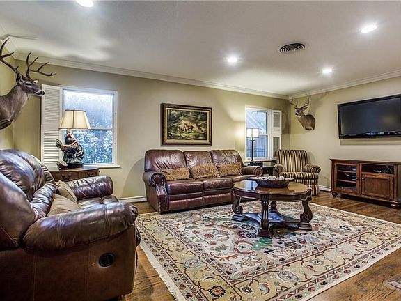 5th image of 3809 W Beverly Dr