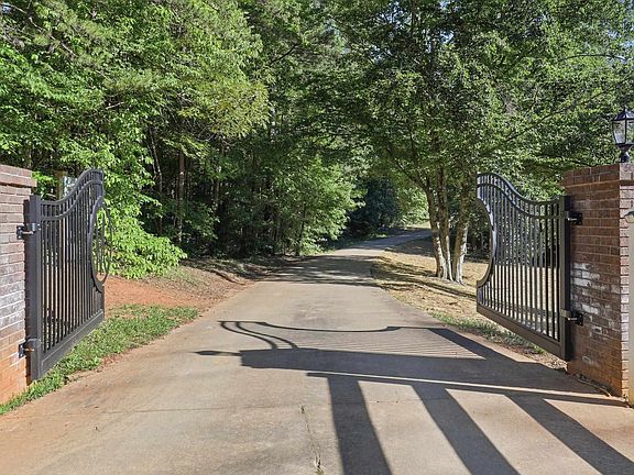 3rd image of 301 S Bennetts Bridge Rd