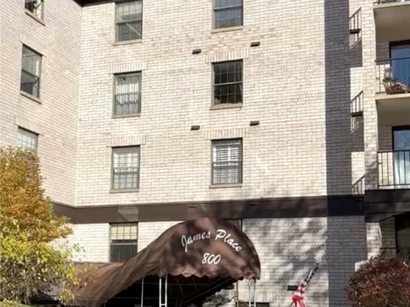 800 Brick Mill Run APT 306, Westlake, OH 44145