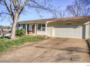 1256 Green Knoll Dr, Fenton, MO