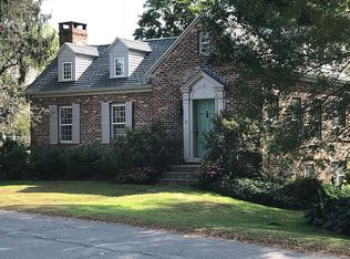 11 Memorial St, Deerfield, MA 01342