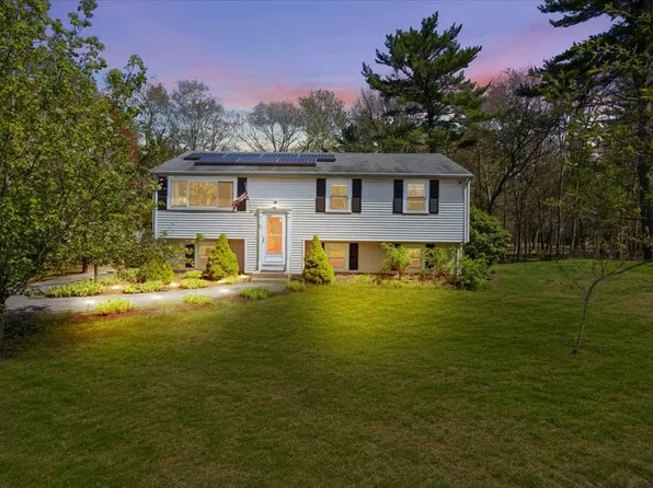 67 Fosdick Rd, Carver, MA 02330