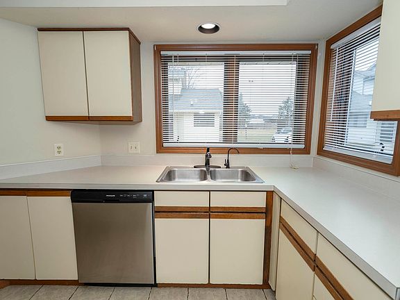 3rd image of 1326 Freda Dr APT D