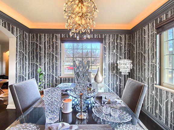 Stunning dining area.
