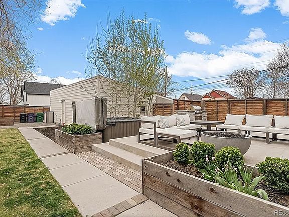 4th image of 3922A Quivas St #A