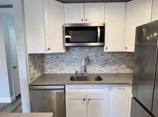 8325 112th St APT 204, Seminole, FL 33772