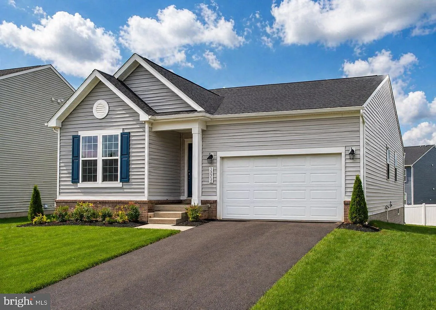 4 bed, 2.0 bath, 2400 sqft, $3,400 — Photo 2