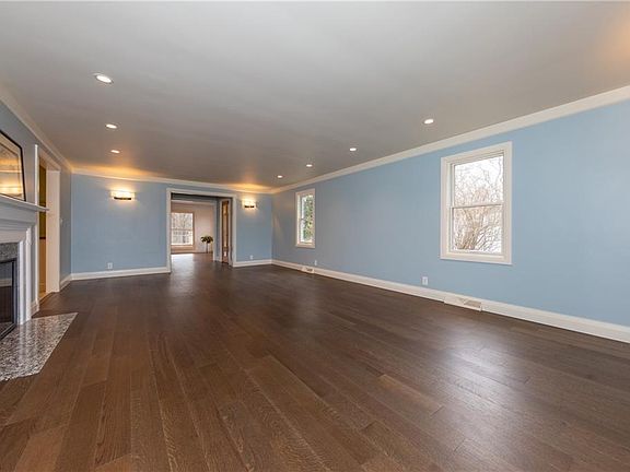 3rd image of 27900 Fairmount Blvd
