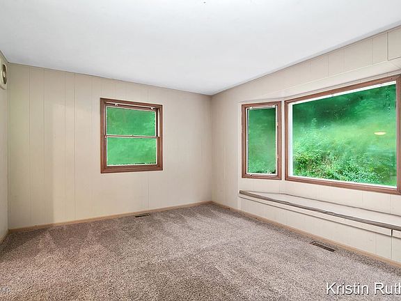 5th image of 807 Valley Ave NW