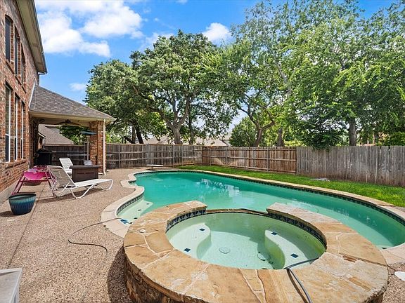 3rd image of 6705 Glade Dr