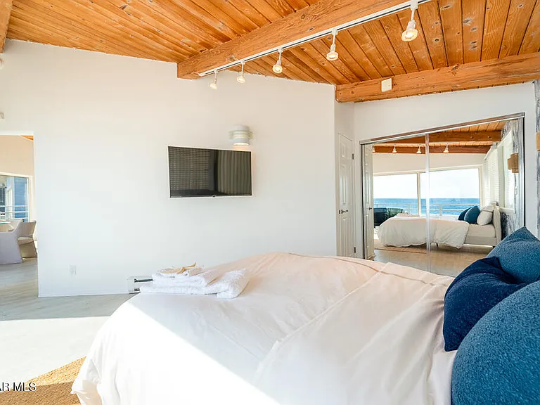 43300 E Pacific Coast Hwy — Photo 15