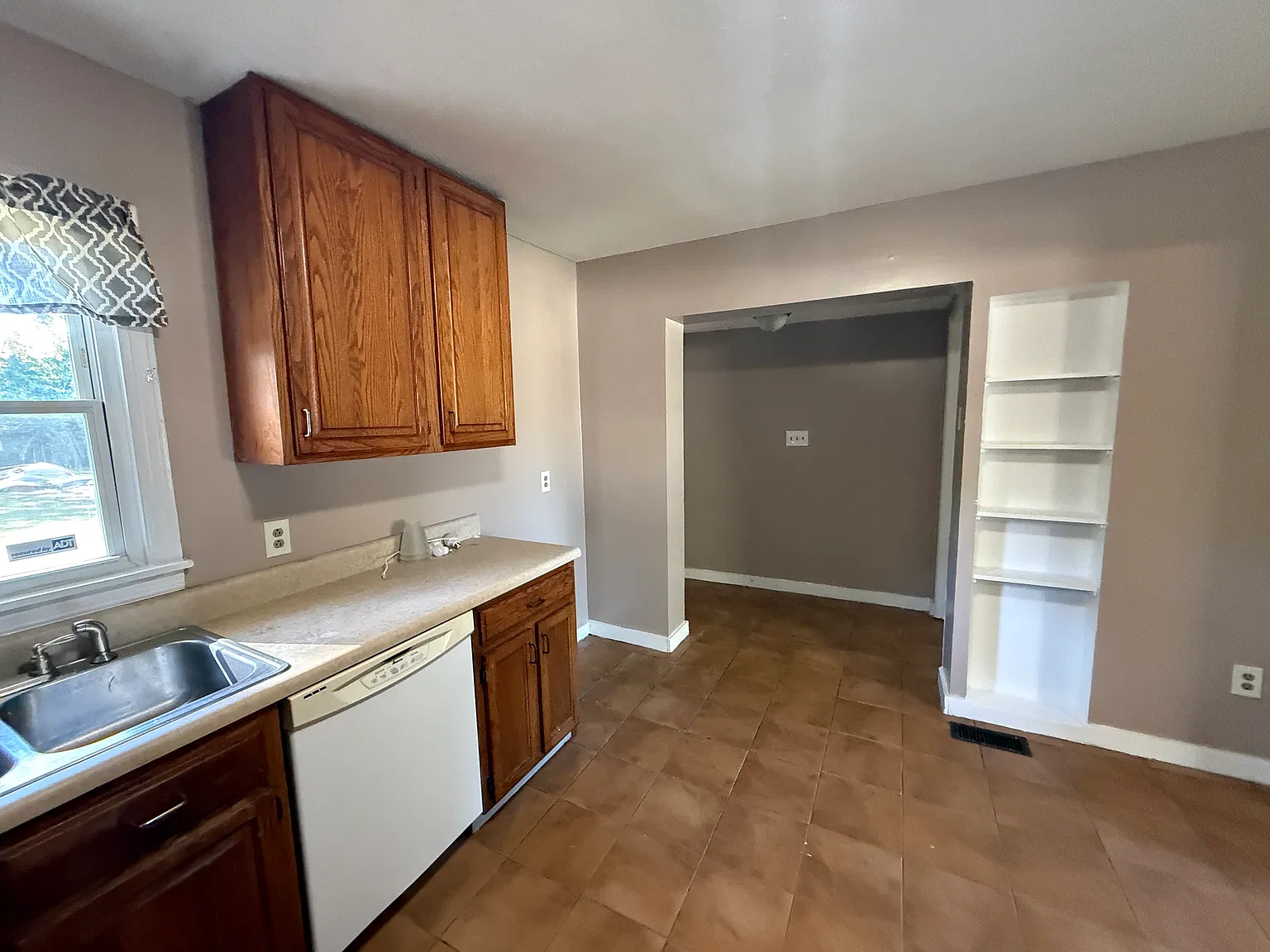 4 bed, 1600 sqft, $1,600 — Photo 4
