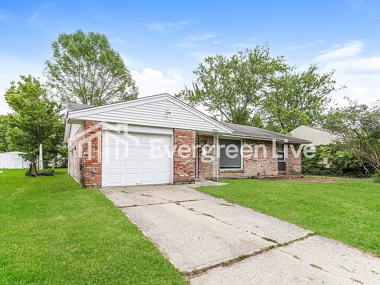 10728 Valiant Dr — Photo 2