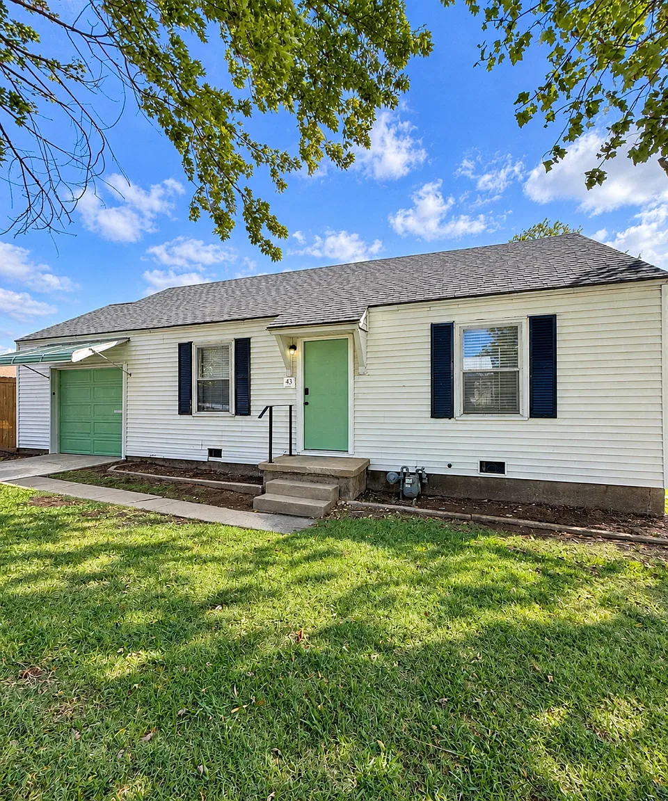 3 bed, 1.5 bath, 1120 sqft, $1,350 — Photo 1