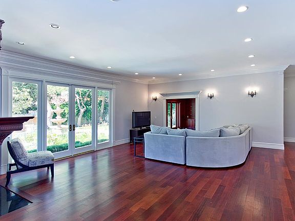 2nd image of 5001 Corbin Ave