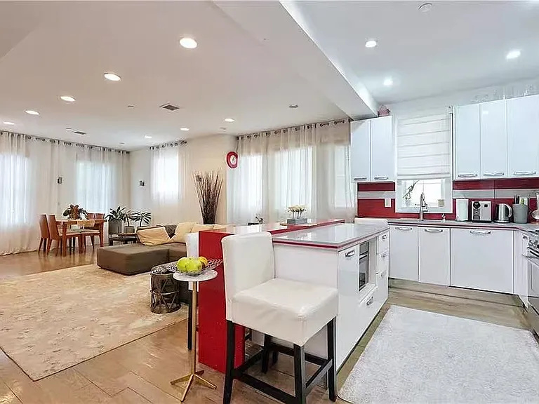 1811 Voorhies Ave #1 — Photo 36