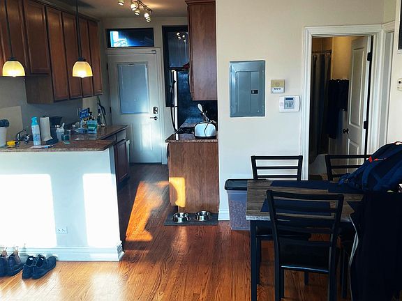 5th image of 3437 N Lakewood Ave #1R