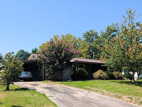 4th image of 109 Belcher St