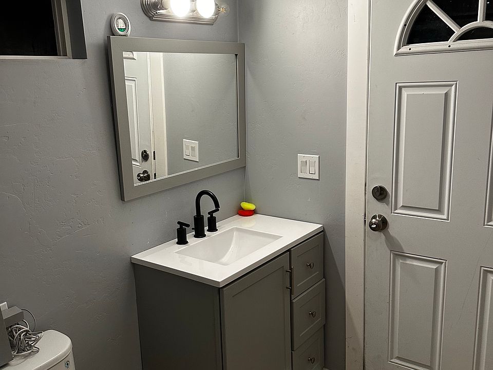 2nd image of 3071 Valle Ave
