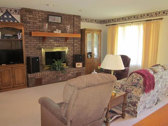 3rd image of 3703 Hillcrest Dr
