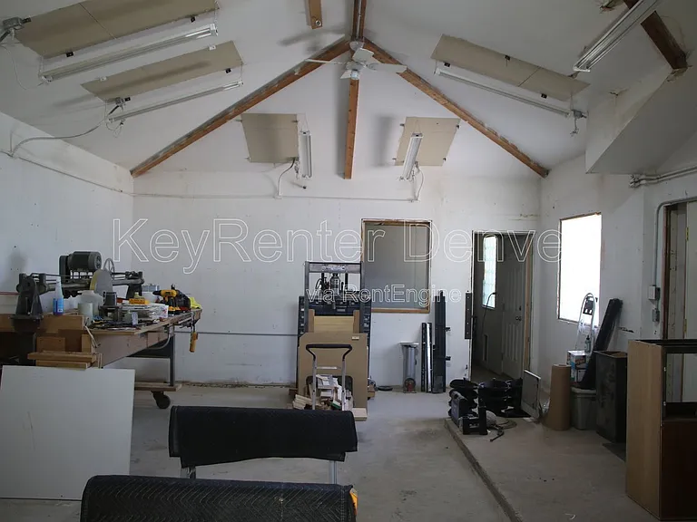 1070 S Elmira St — Photo 30